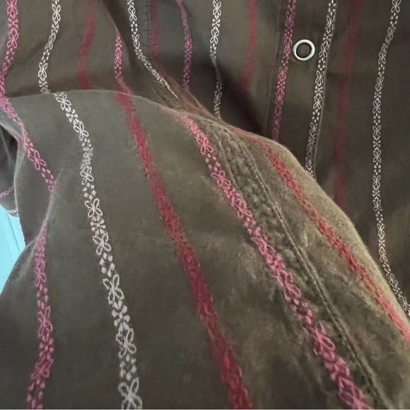 The North Face floral women’s embroidered snap button dow shirt - Size S - Picture 4 of 7